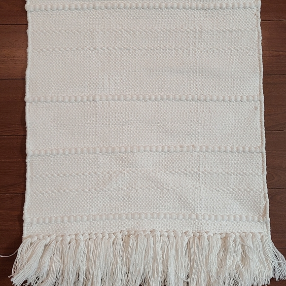 White Macrame Wall Hanging - Picture 3 of 3